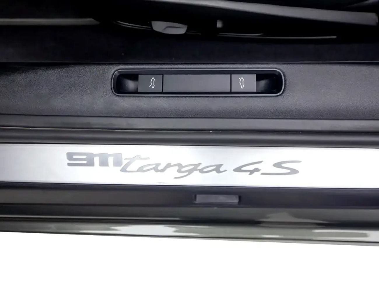 Porsche 911 TARGA 4S | With Warranty(Al Nabooda) - Full Dealer Service History