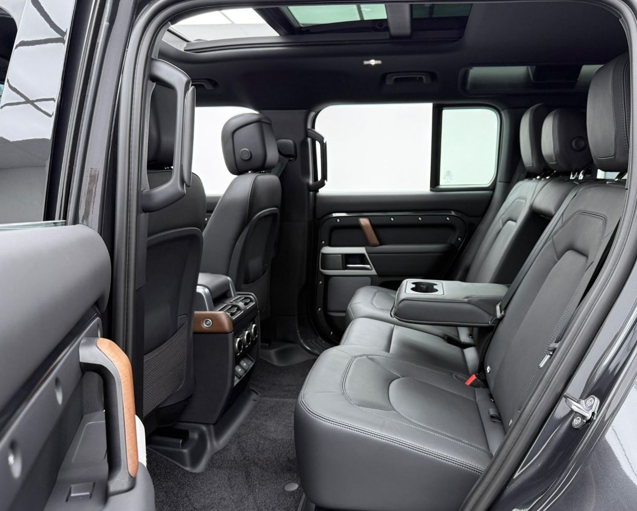 Land Rover Defender 110 X-Dynamic HSE P400 3.0L 2024 Land Rover Defender 110 HSE Dynamic P400, 2028 Agency Warranty  Ser