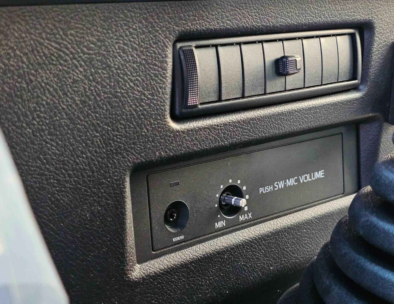 Toyota Coaster 2.7L PETROL M/T DUAL TONE / 23 SEATER /AUTO DOOR/HLF LUGGAGE RACK/CODE#COPB