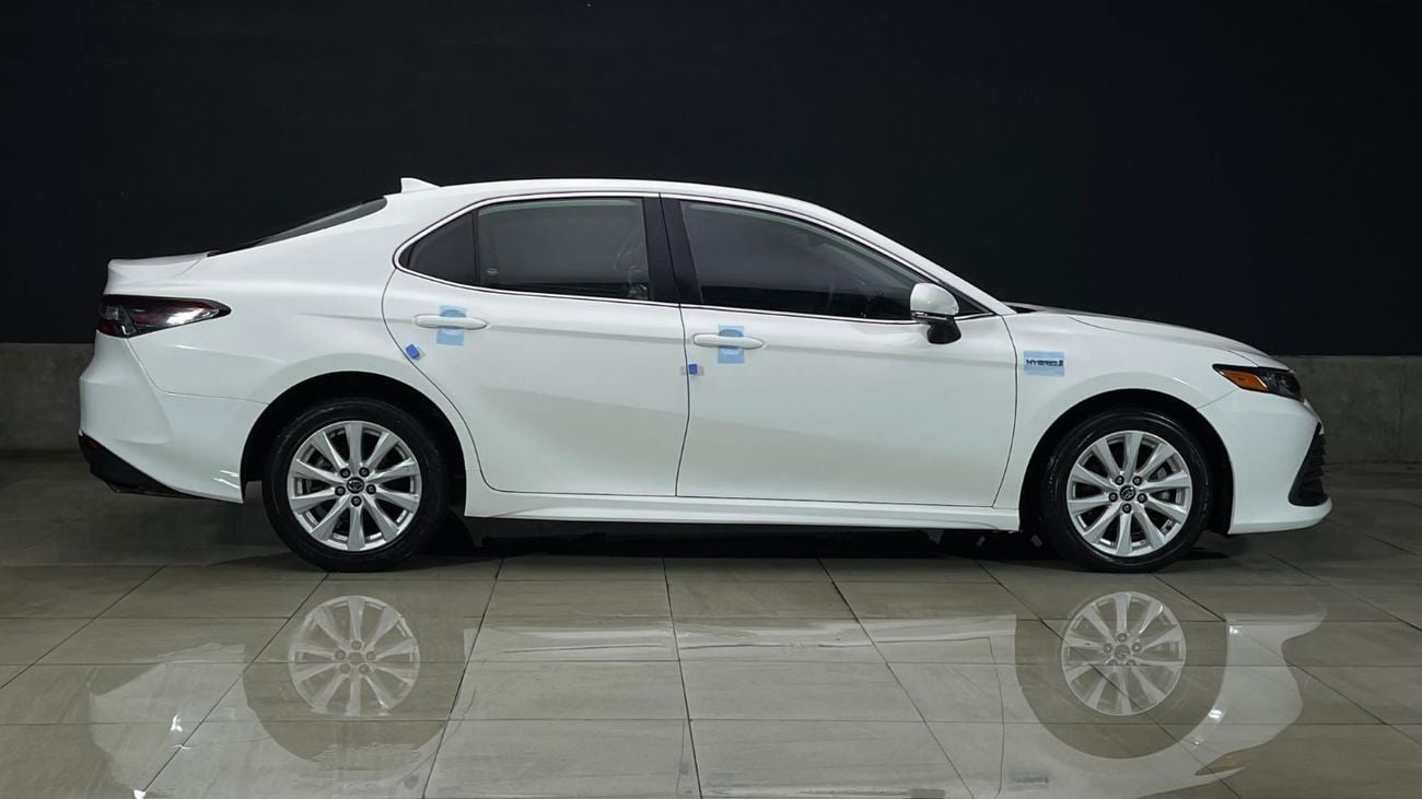 Toyota Camry LE Hybrid 2.5L