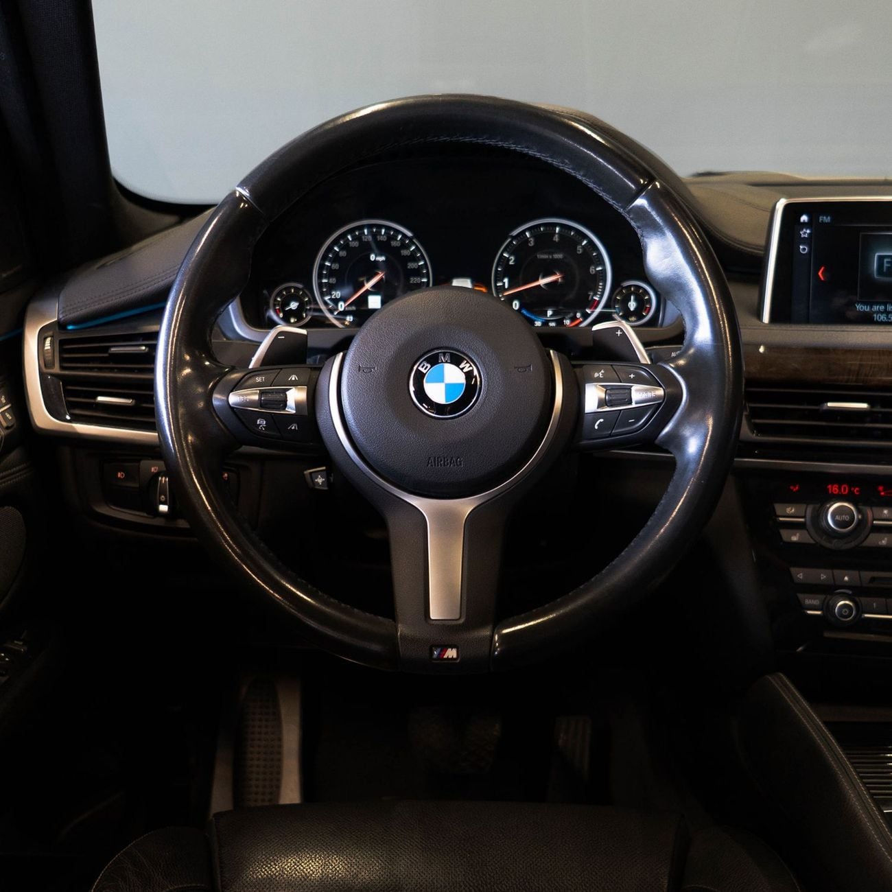 BMW X6 xDrive 35i 3.0L AED 1,632 P.M • 0% Downpayment • X6 xDrive35i M Sport • Clean Title • 1 Year Warrant