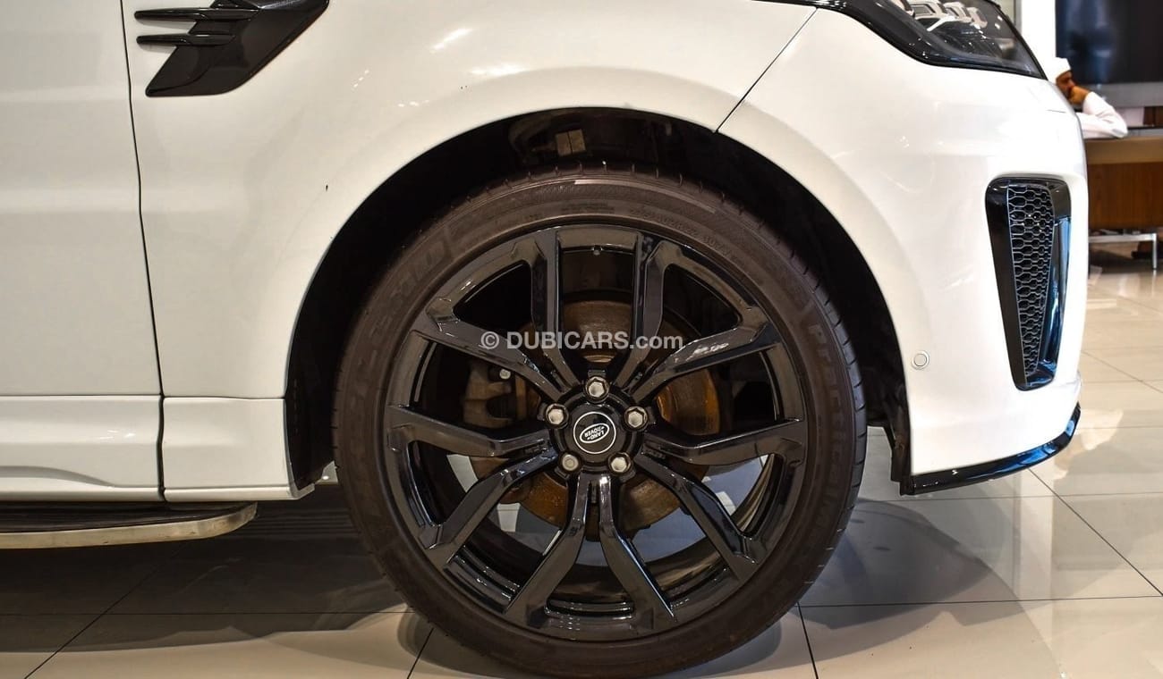 Land Rover Range Rover Sport With SVR body kit