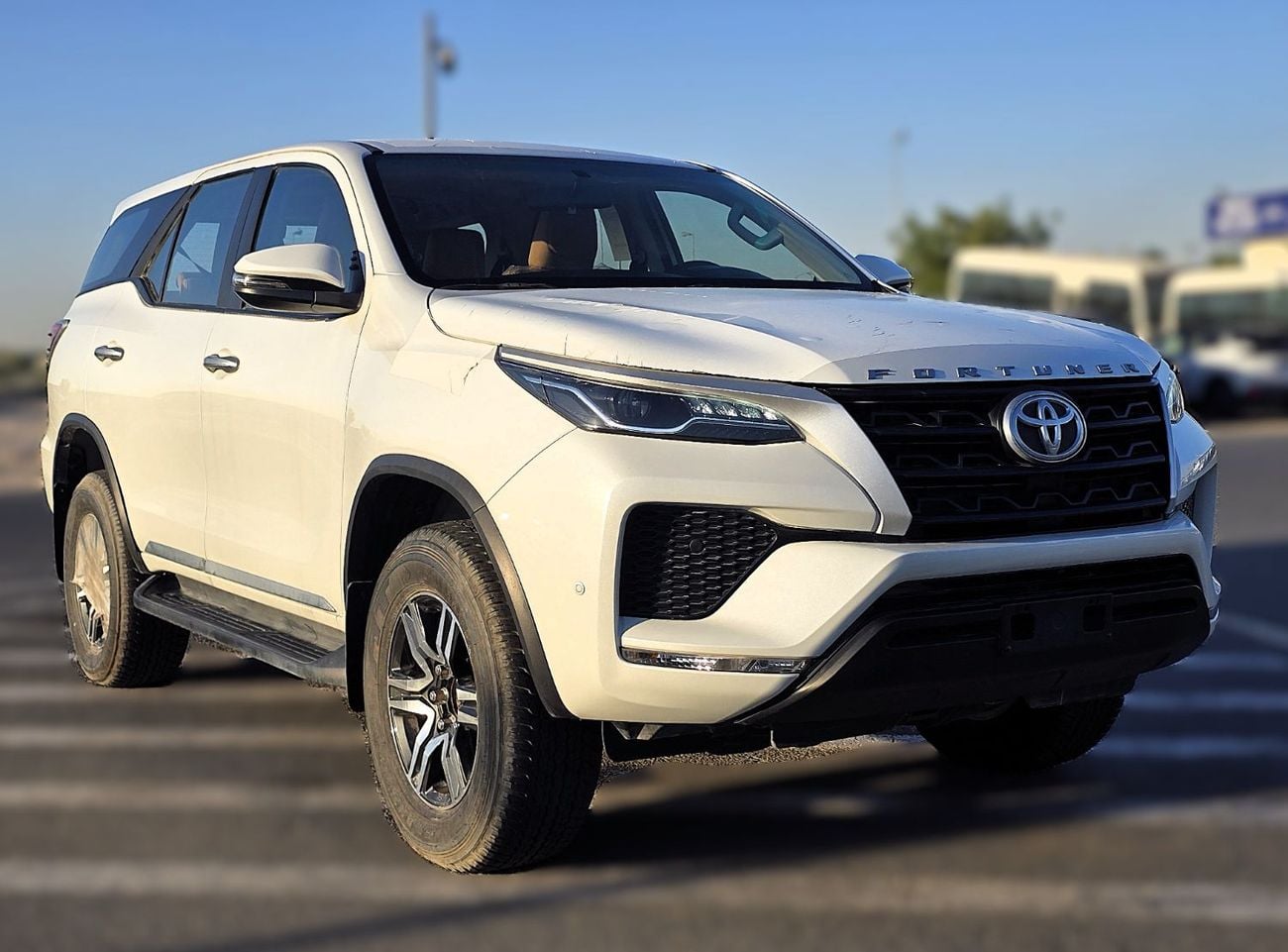 Toyota Fortuner Toyota Fortuner 2.7l Petrol A/T  RWD SUV Gcc 5Doors White Color 2026 Model