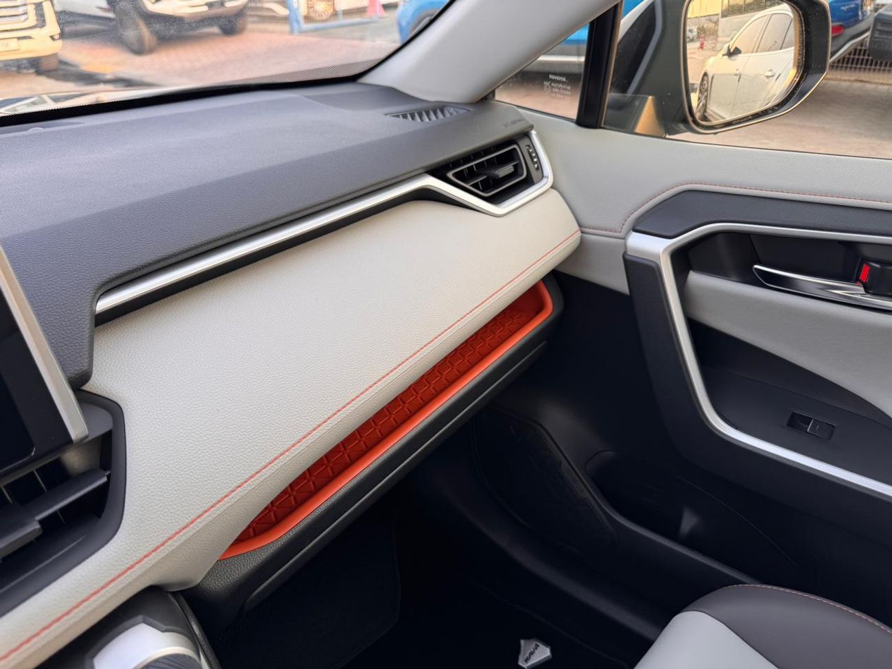 تويوتا راف ٤ 2.5L Adventure