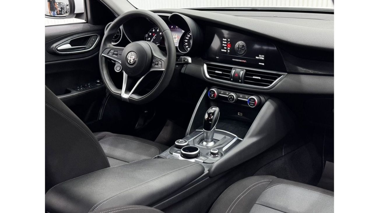 ألفا روميو جوليا 2019 Alfa Romeo Giulia, Warranty, Full Service History, Excellent Condition, GCC