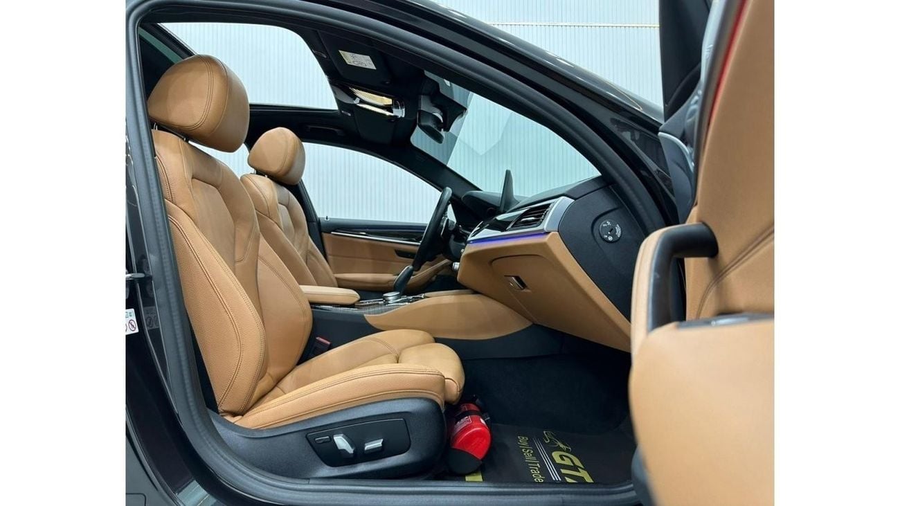 بي أم دبليو 520i M Sport Comfort 2022 BMW 520i M-Sport, May 2027 BMW Warranty + Service Pack, Full Options, Low Kms