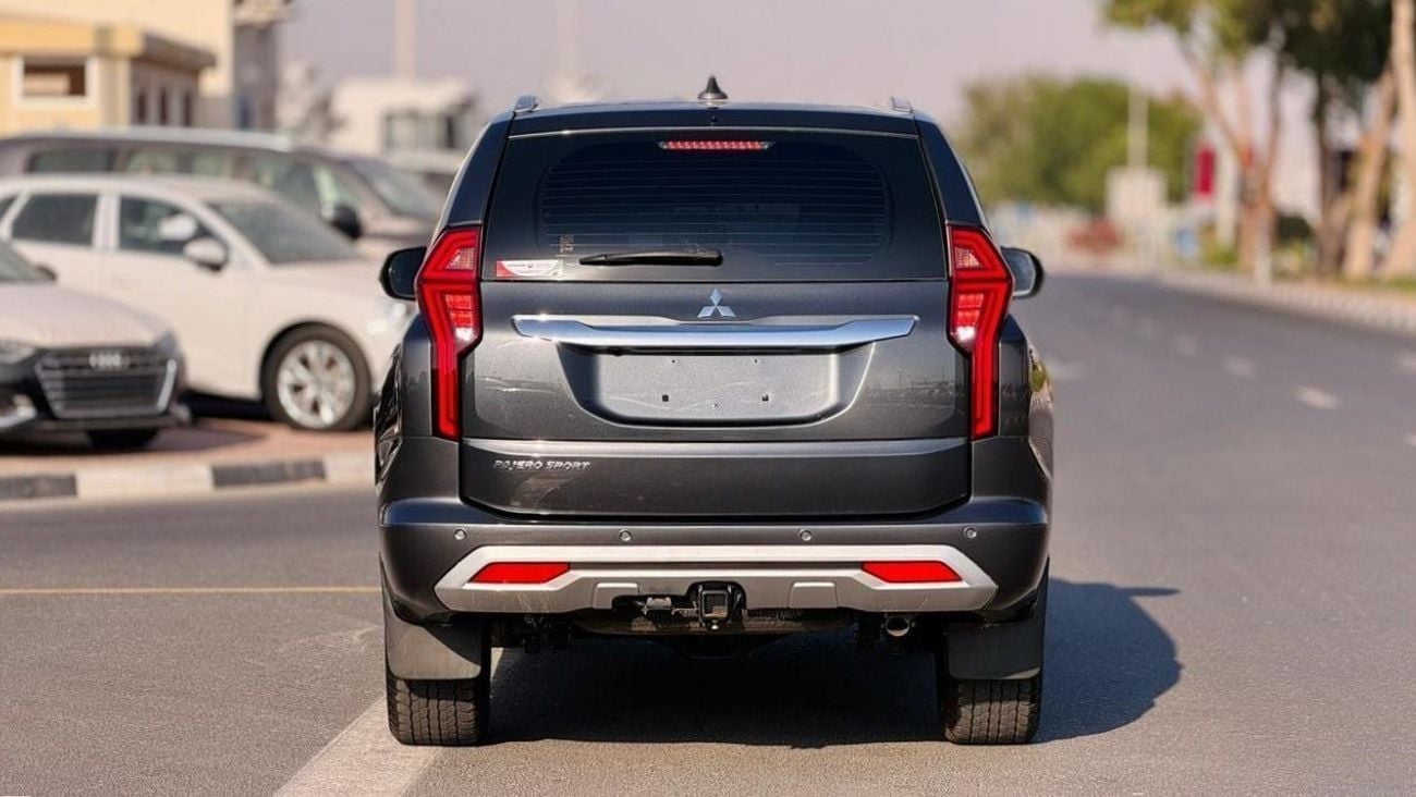 ميتسوبيشي مونتيرو 2024 | 2.4 L DIESEL | AUTOMATIC TRANSMISSION | RIGHT-HAND-DRIVE | PUSH START ENGINE | DIGITAL AC