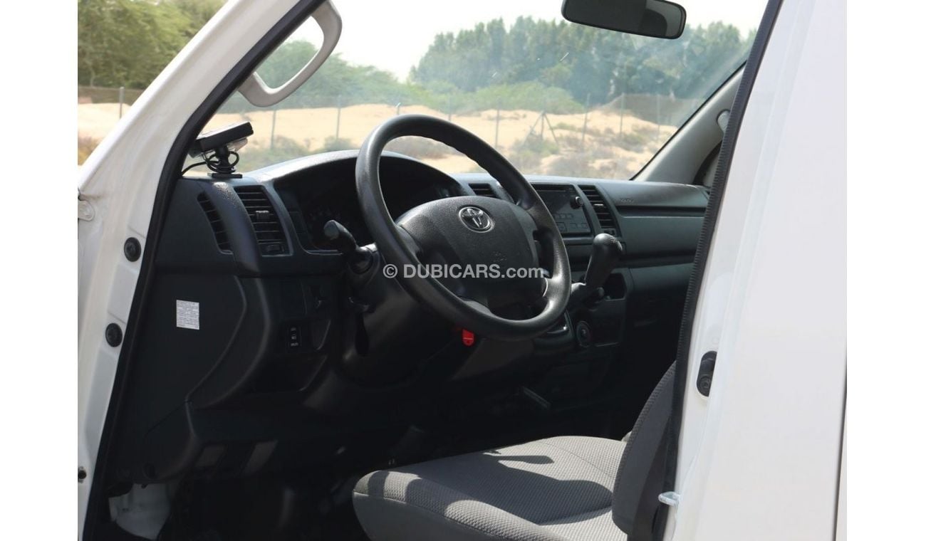 Toyota Hiace 2018 |  STANDARD ROOF CHILLER DELIVERY VAN WITH GCC SPECS AND EXCELLENT CONDITION