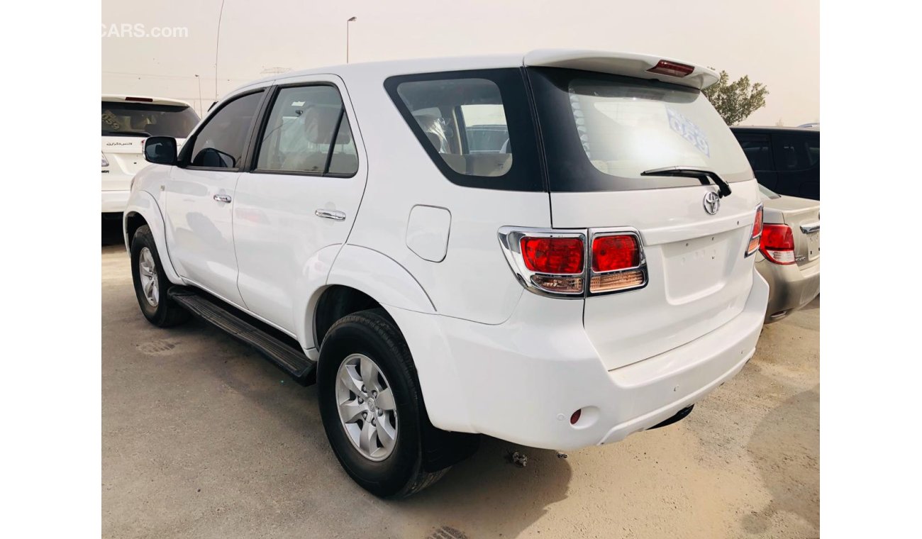 Toyota Fortuner 2.7L PETROL-ALLOY WHEELS-DVD-CLEAN INTERIOR-MINT CONDITION-GCC RTA PASSED-LOT-632