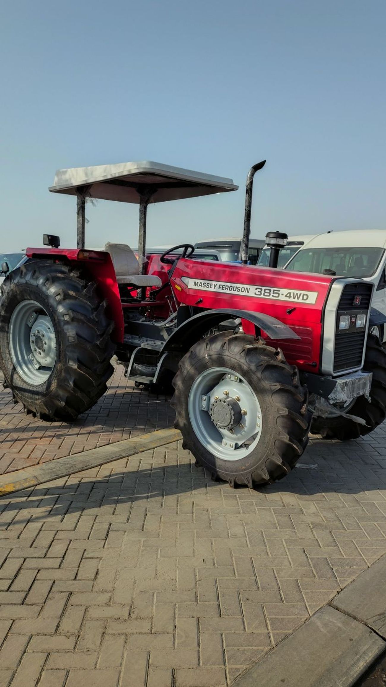 Massey Ferguson 385