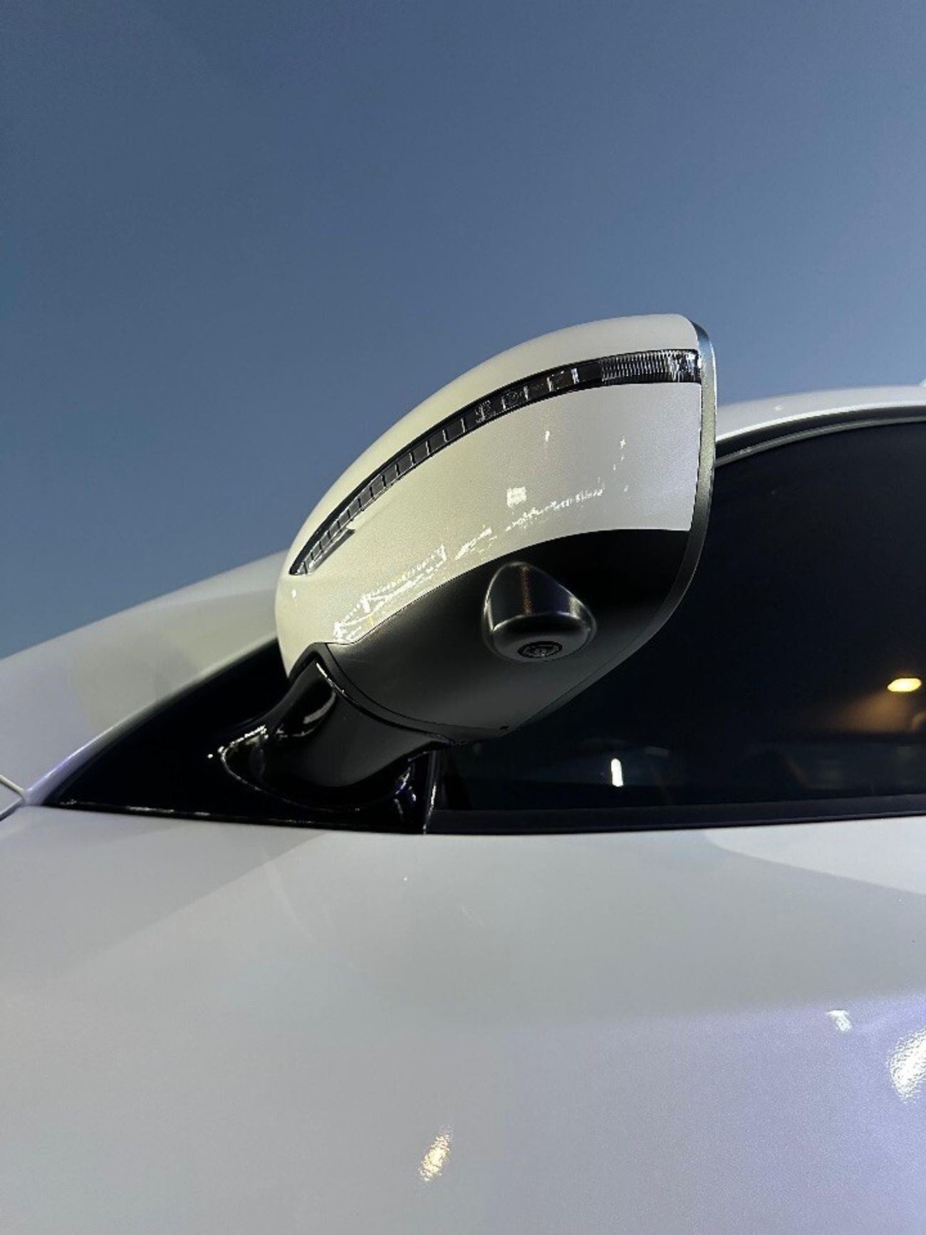 Nissan Pathfinder the car is in perfect condition, from the twentieth year, 4wd with an engine capacity of 3.5 360 cam