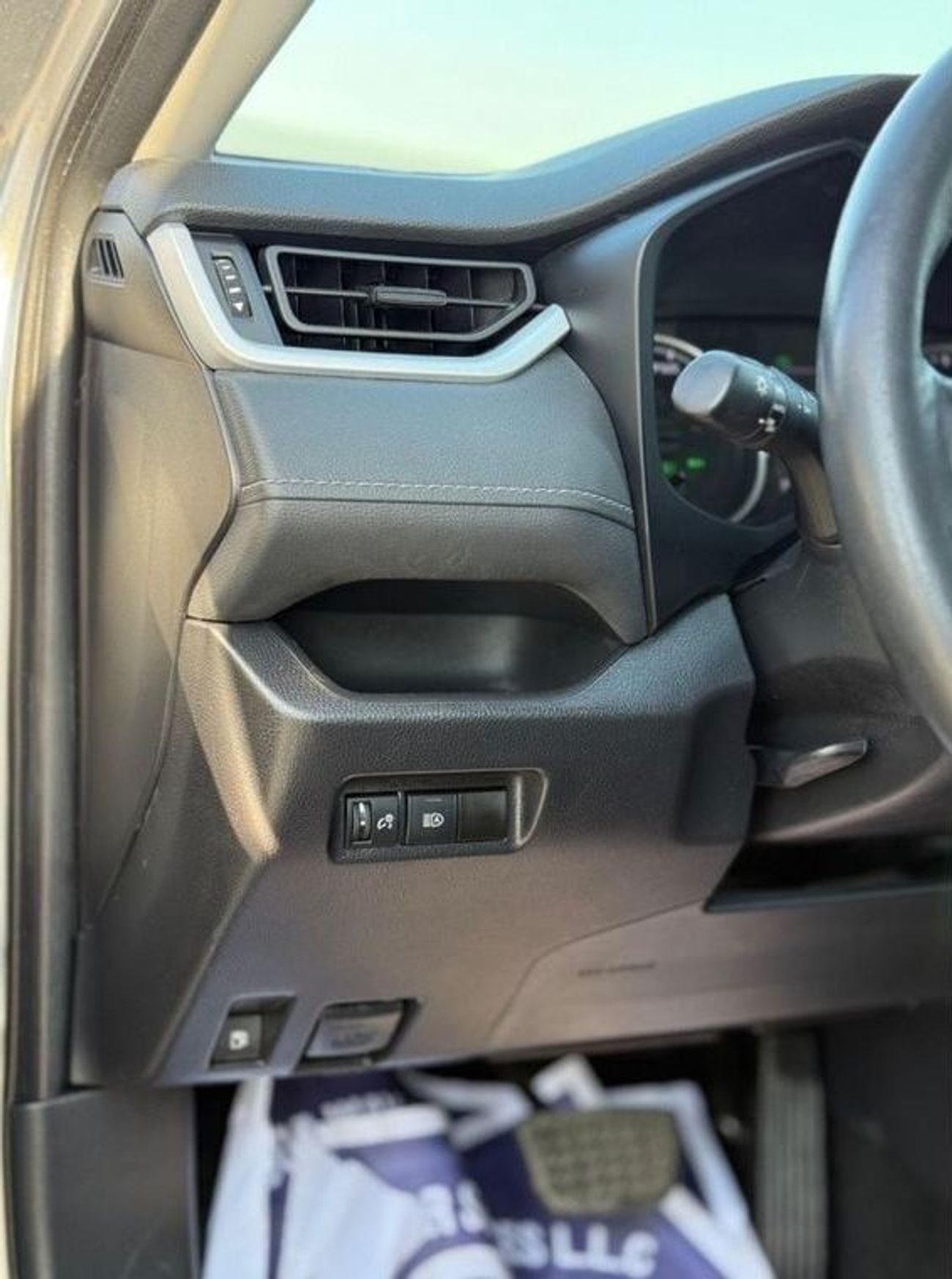 Toyota RAV4 TOYOTA RAV4 HYBRID XLE 2.5L