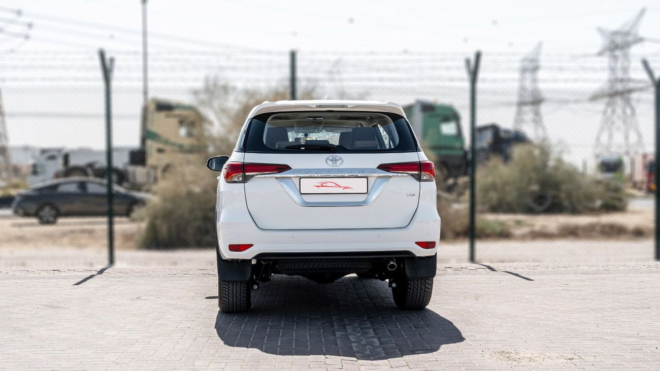 تويوتا فورتونر 2025 Toyota Fortuner 4.0L AT Petrol (White-Tan) (Qatar Spec)