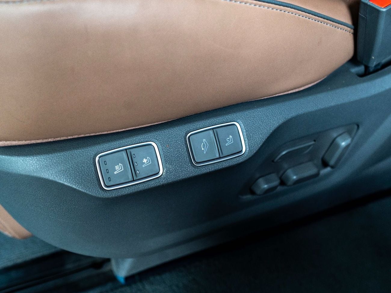 هيونداي ستاريا 3.5L Luxury (7 Seater)