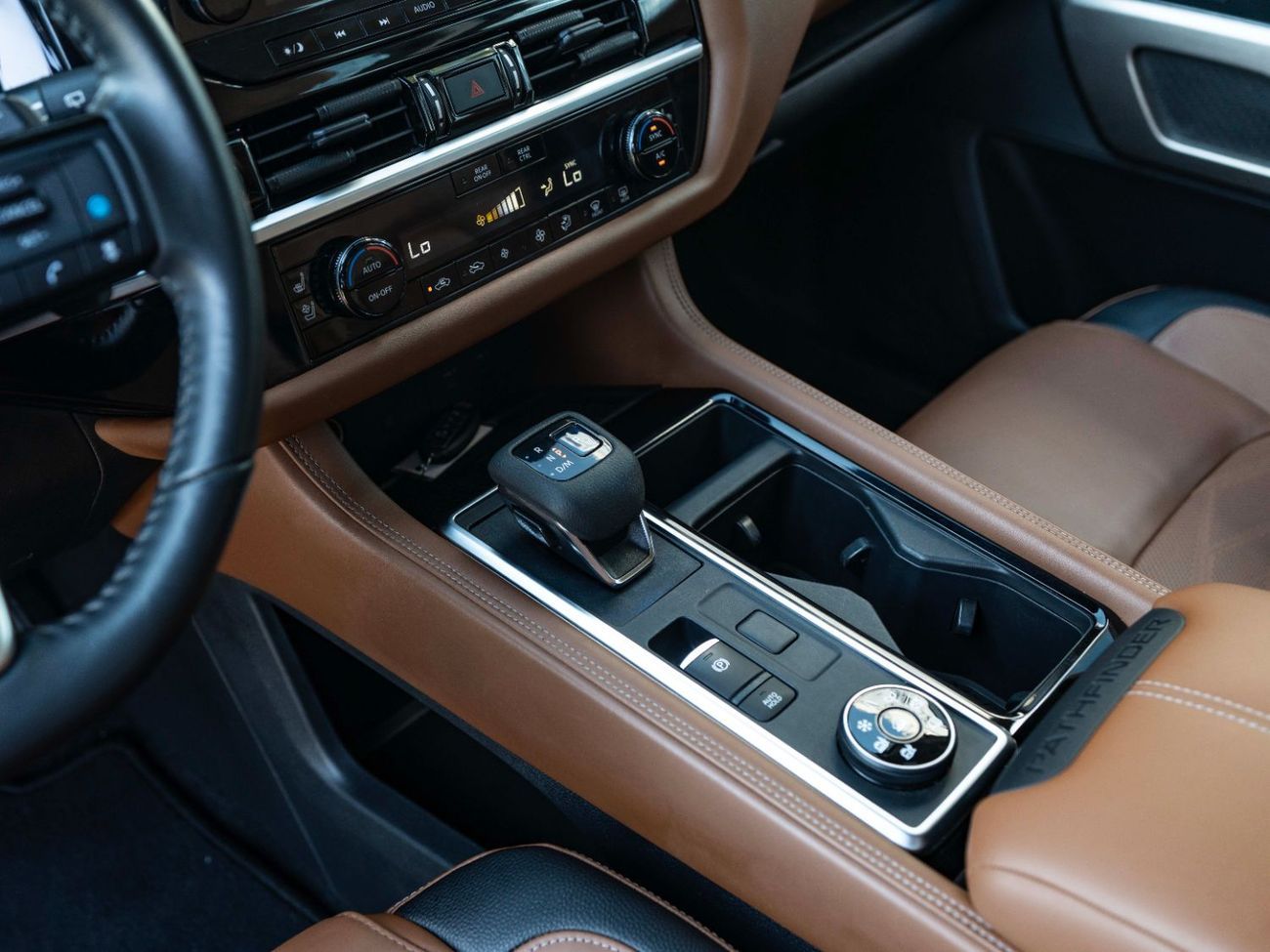 نيسان باثفايندر SL 3.5L (7 Seater)