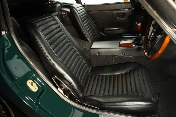 Toyota 2000GT interior - Seats