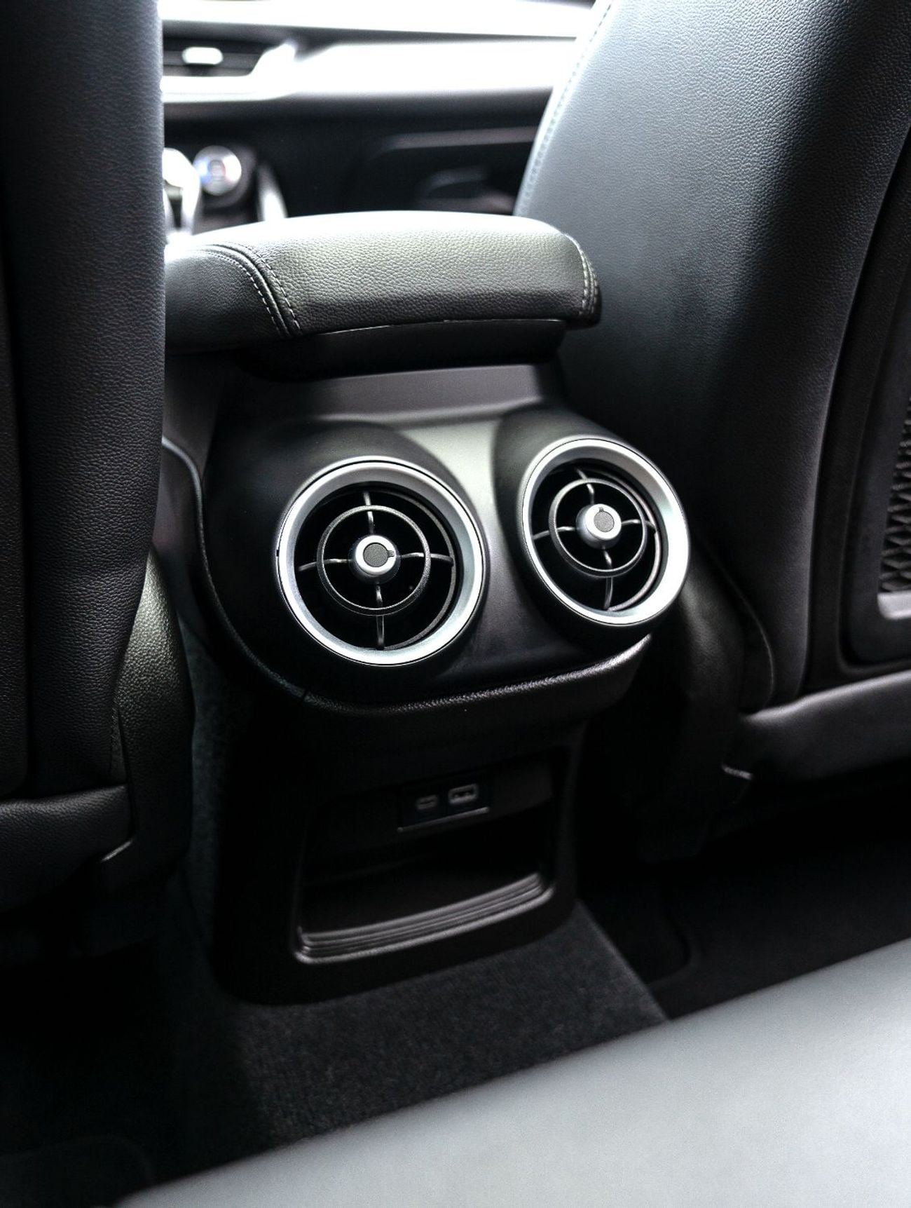 ألفا روميو ستيلفيو Veloce 2024 Alfa Romeo Stelvio Q4, 2028 Alfa Romeo Warranty, Low Kms, GCC