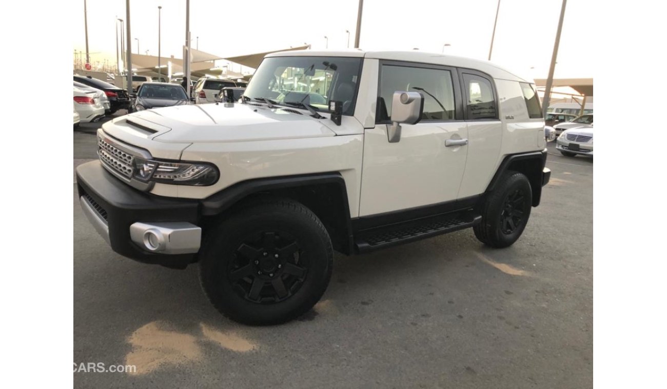 Toyota FJ Cruiser 2015 GCC car prefect condition full service full service original paint