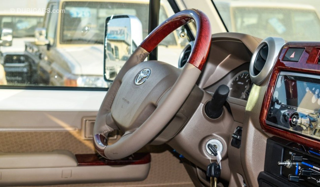 تويوتا لاند كروزر بيك آب LX V6 4.0L- gasoline - Manual - diff lock – winch - 4WD
