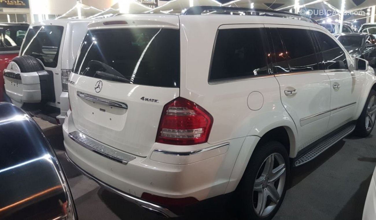 Mercedes-Benz GL 450 MERCEDES BENZ GL450 2012 FULL OPTION GCC