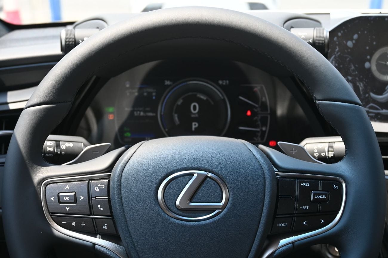 لكزس ES300h PLATINUM Lexus ES300H 2.5L Hybrid, Color White Model 2025