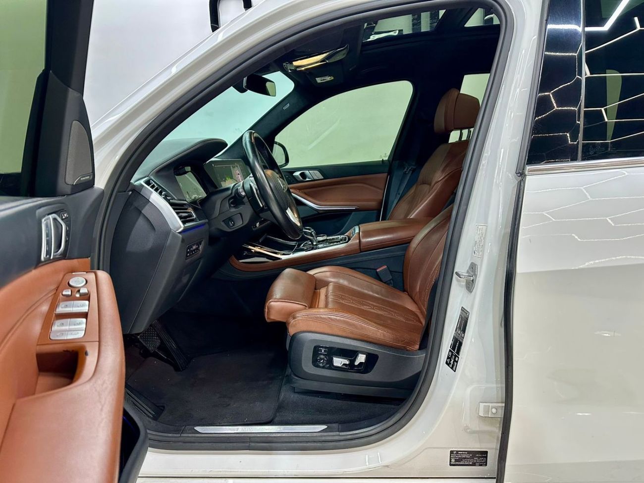 BMW X7 40i Pure Excellence 3.0L AED 3,427 / Monthly l 0% Down Payment l Masterclass Captain Seats l 1 Year