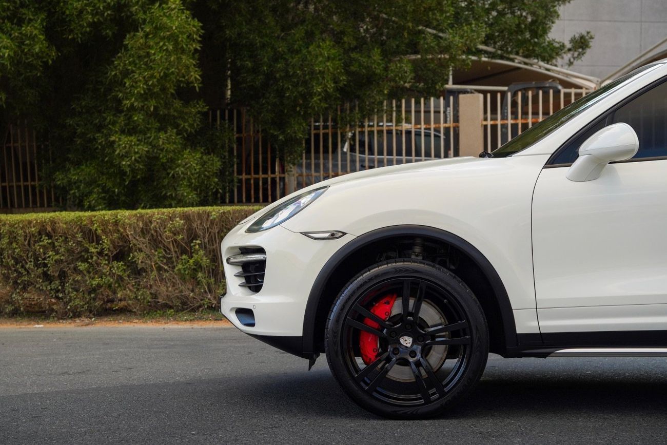 Porsche Cayenne Turbo 4.8L (500 HP)