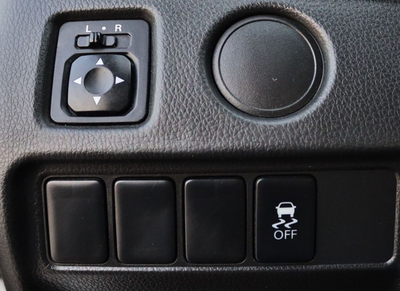 Mitsubishi L200 Mitsubishi L200 GLX (5th Generation) 2020, Double Cab, 4 Doors, 2.5L 4 Cylinder Petrol Engine, Manua