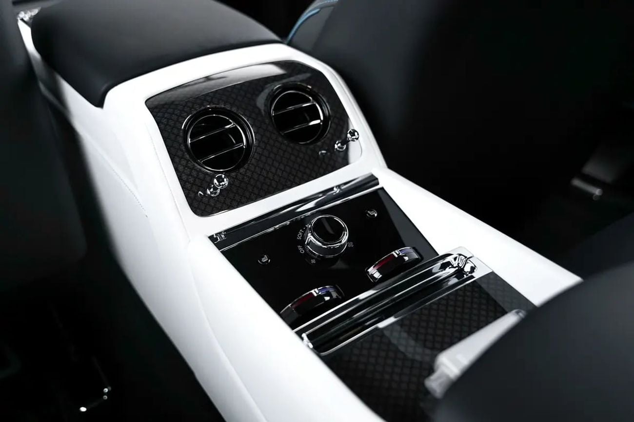 رولز رويس سبيكتر Black Badge | European Specs