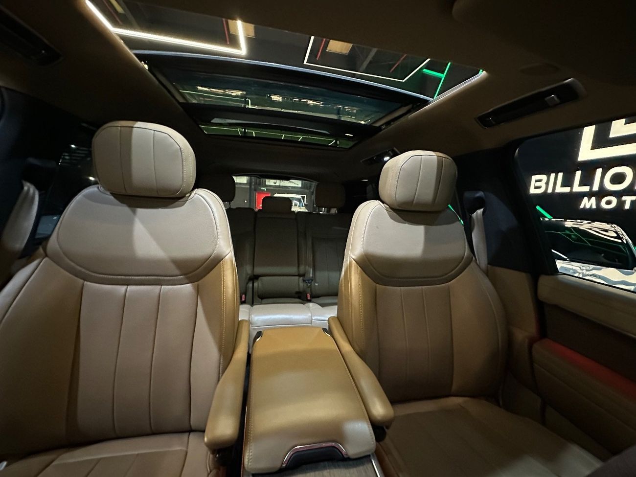 Land Rover Range Rover SE P360 3.0L RANGE ROVER VOUGE SE | 2025 | GCC UNDER WARRANTY & CONTRACT SERVICE FREE ( ALTAYER ) | 