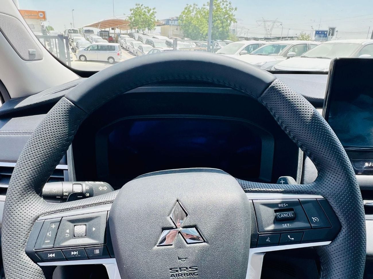 ميتسوبيشي آوتلاندر PREMIUM