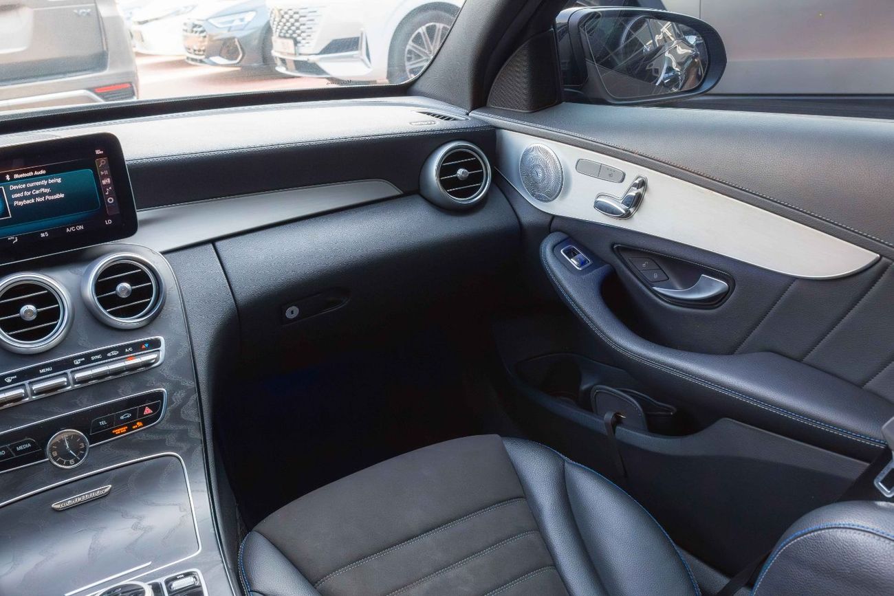 Mercedes Benz C300 STANDARD