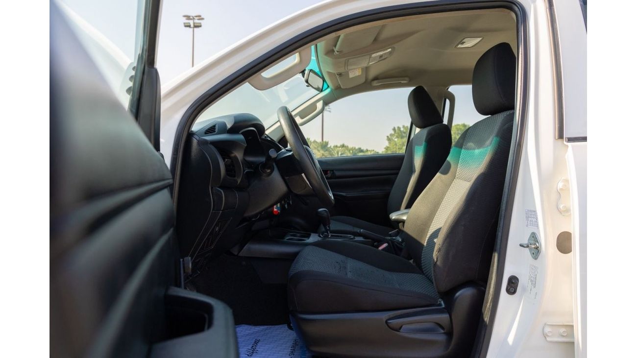 Toyota Hilux GL 2018 / 2.7L 4x4 A/T Petrol Engine | GCC Specs | Low Mileage | Best Price in the Market