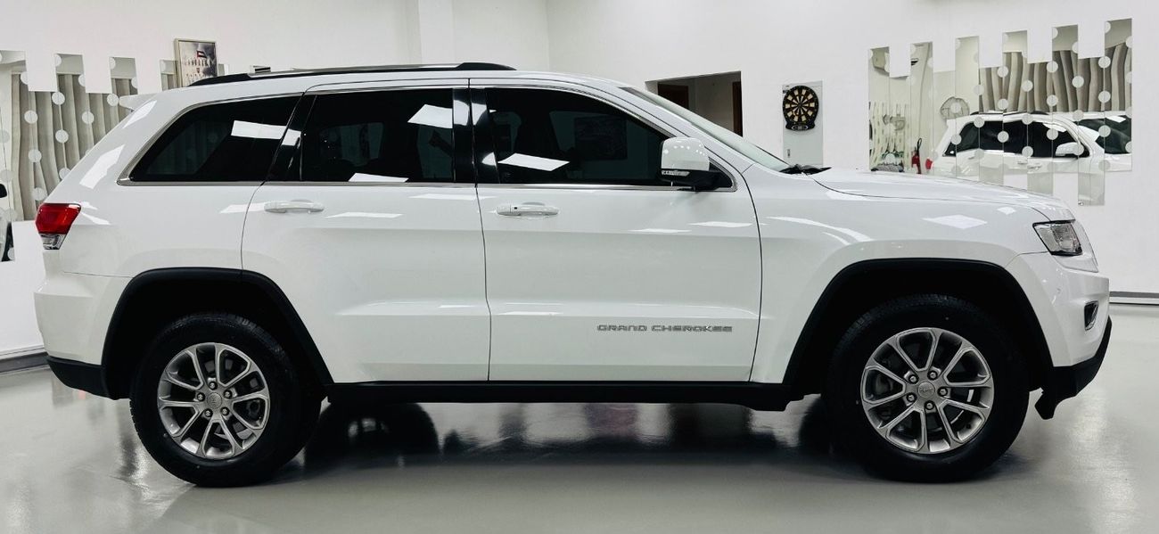 Jeep Grand Cherokee Laredo GCC .. Original paint .. V6 .. Low Milegea .. Perfect Condition .. Perfect Condition .
