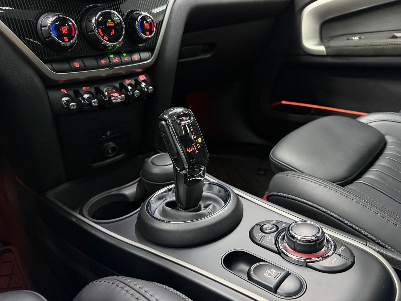 ميني جون كوبر كونتري مان GCC .. FSH .. Low Milegea .. Perfect Condition