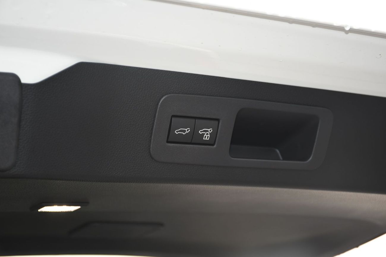 تويوتا لاند كروزر 4.0L VX,PETROL A/T, MY25 4.0L High-A/T Petrol