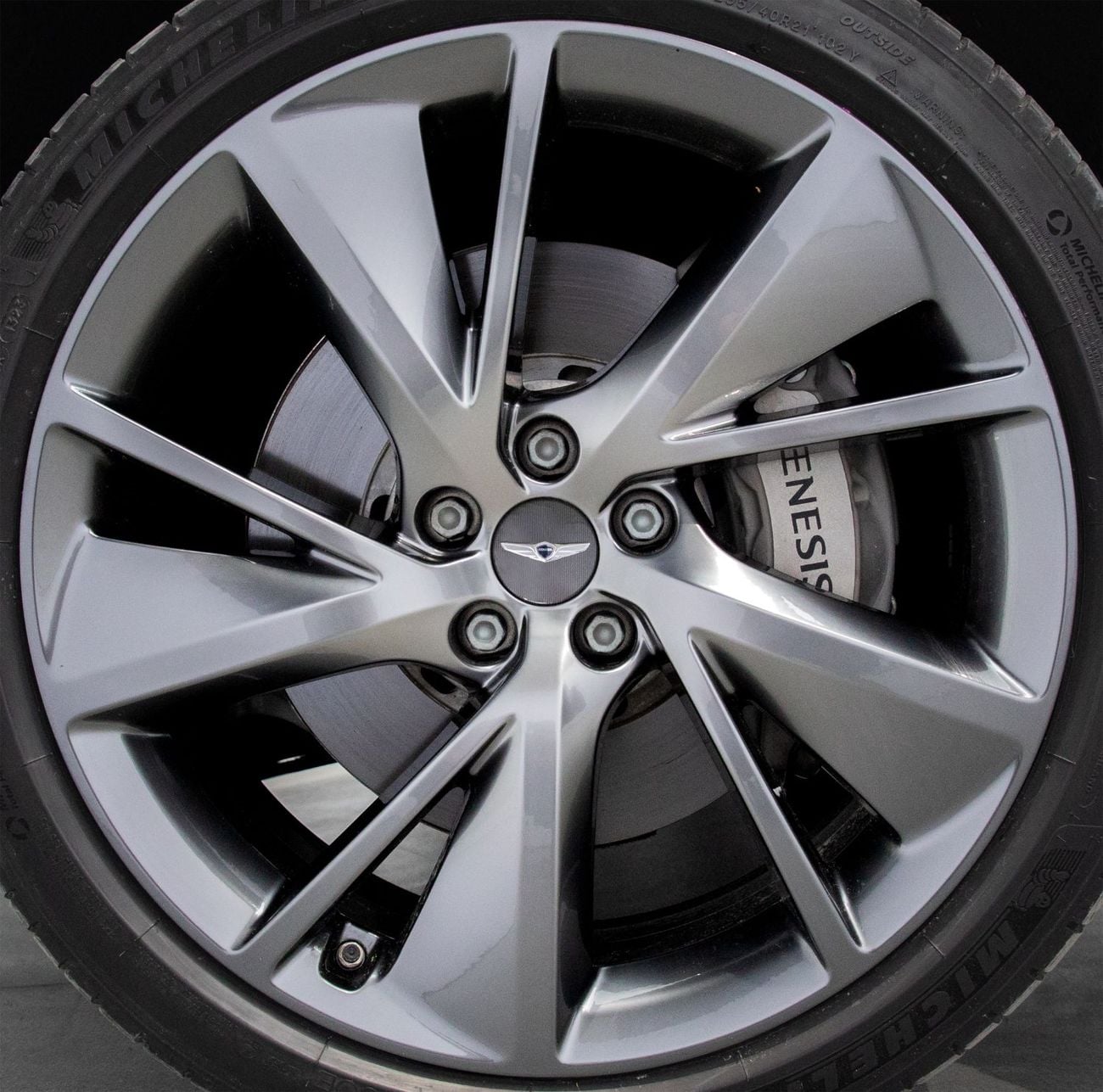 Genesis GV70 Premium