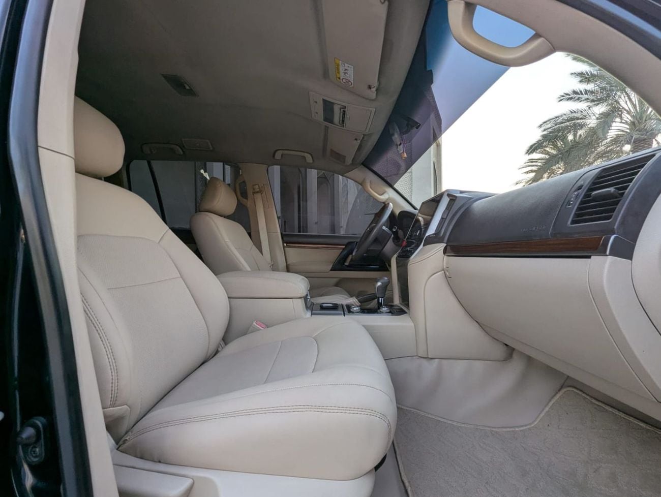 Toyota Land Cruiser GXR2 4.5L GXR-4.5L-1VD-8 Cylinders-LHD-Diesel-4WD-Automatic-8 Seats-5 Doors