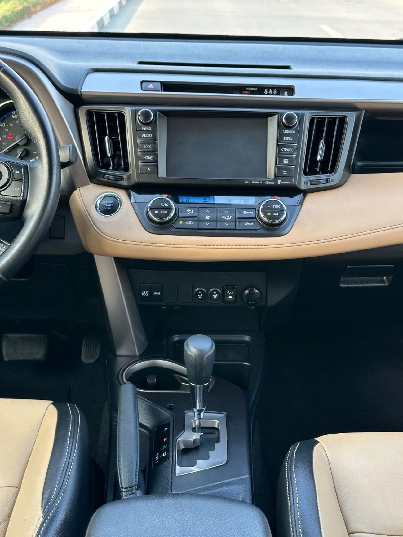 Toyota RAV4 XLE premium Sunroof,Push start,Leather seats