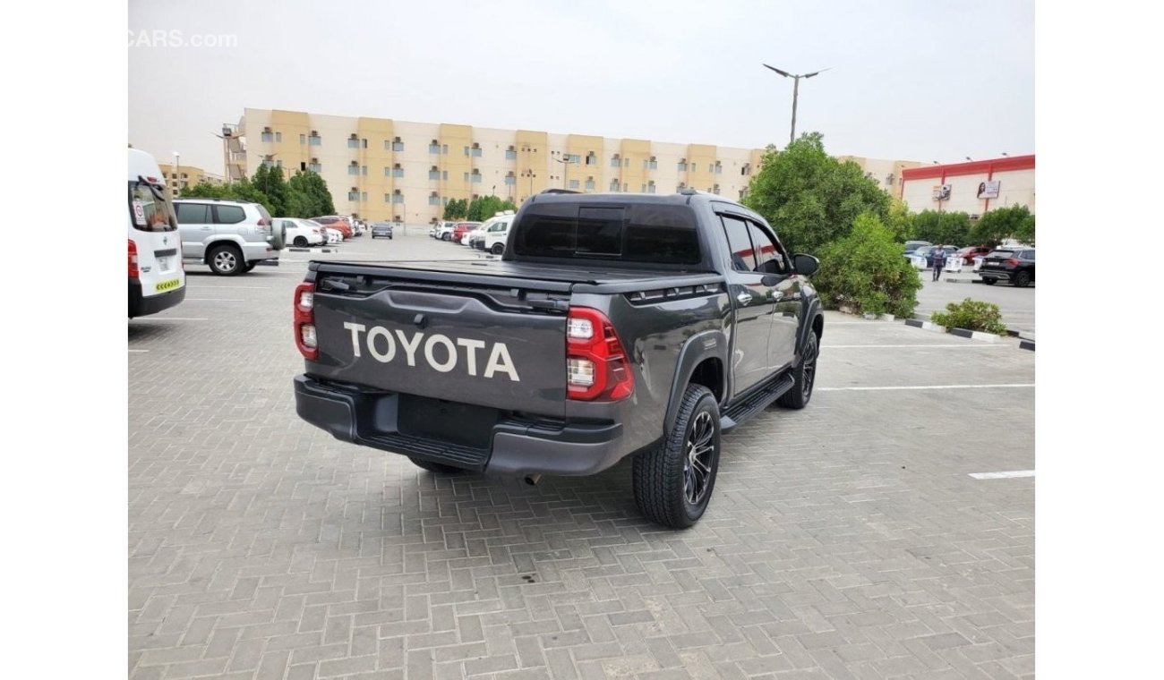 Toyota Hilux Toyota hilux petrol engine model 2016 v4 car very clean and good condition