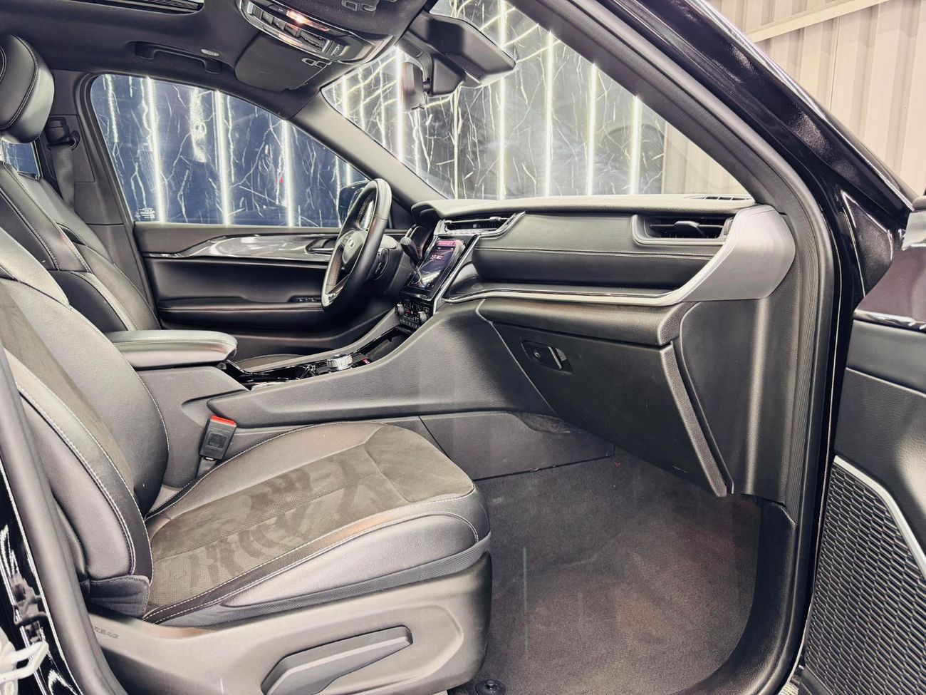 جيب جراند شيروكي L Altitude 3.6L 2022 Jeep Grand Cherokee L Altitude with Al Futtaim Warranty til 12/2027 and service