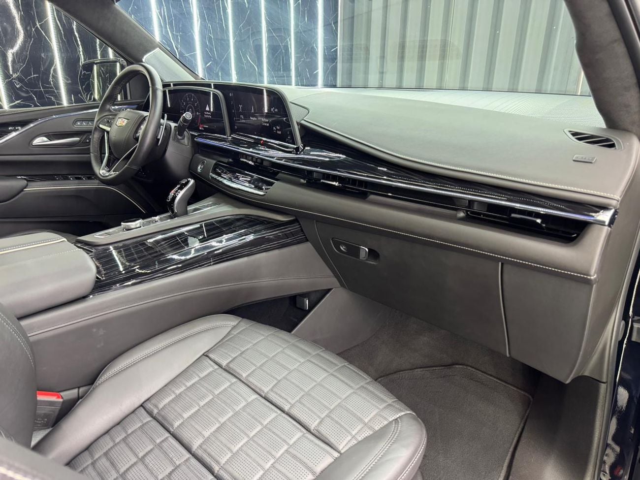 كاديلاك إسكالاد V SERIES