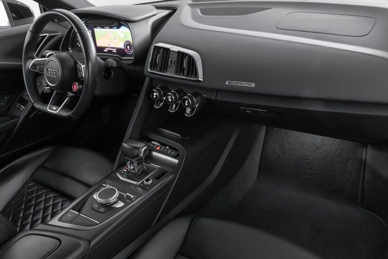 أودي R8 Spyder V10 RWD 5.2L (540 HP)