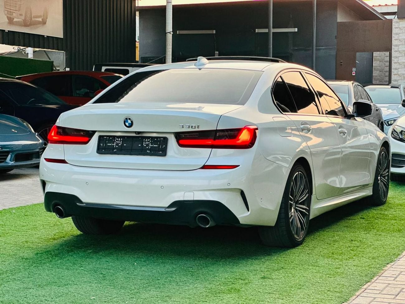 بي أم دبليو 330i M SPORT PREMIUM