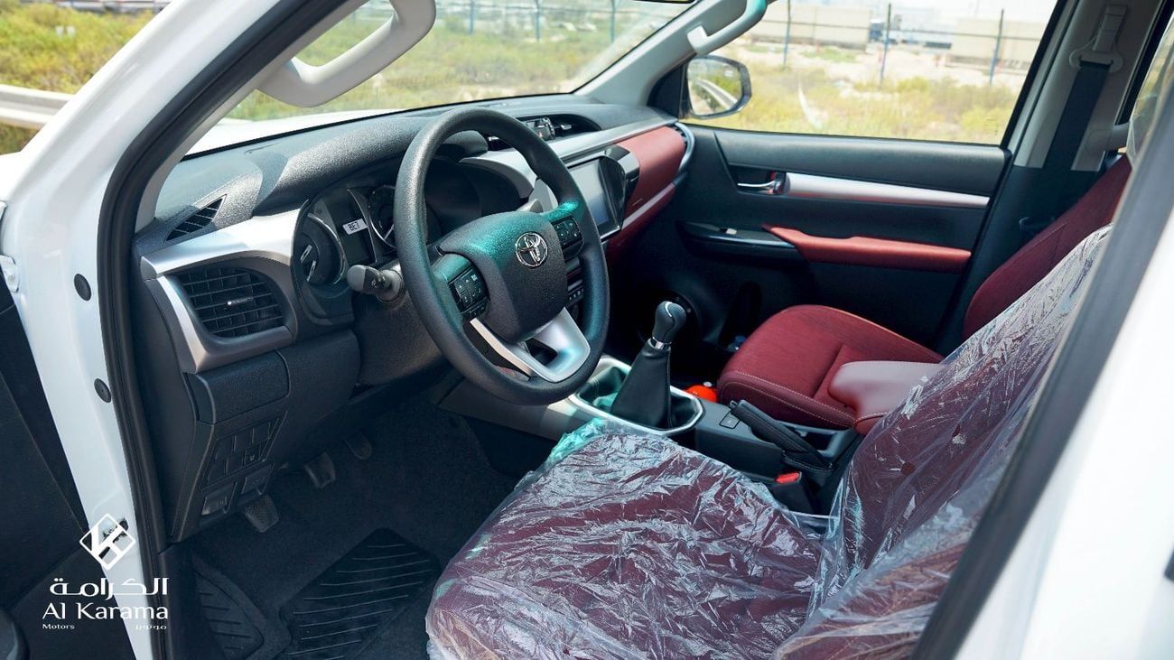 Toyota Hilux 2.7 SR5 | 4x4 MANUAL TRANSMISSION | GCC Specs |  | Climate Control | CHROME BUMPER