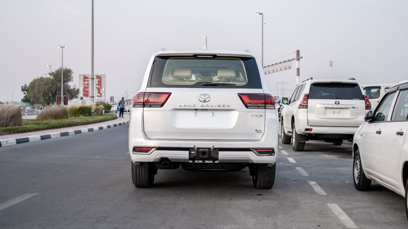 تويوتا لاند كروزر 2026 Toyota Land Cruiser 300 VXR 3.5L AT Hybrid (White-Beige)