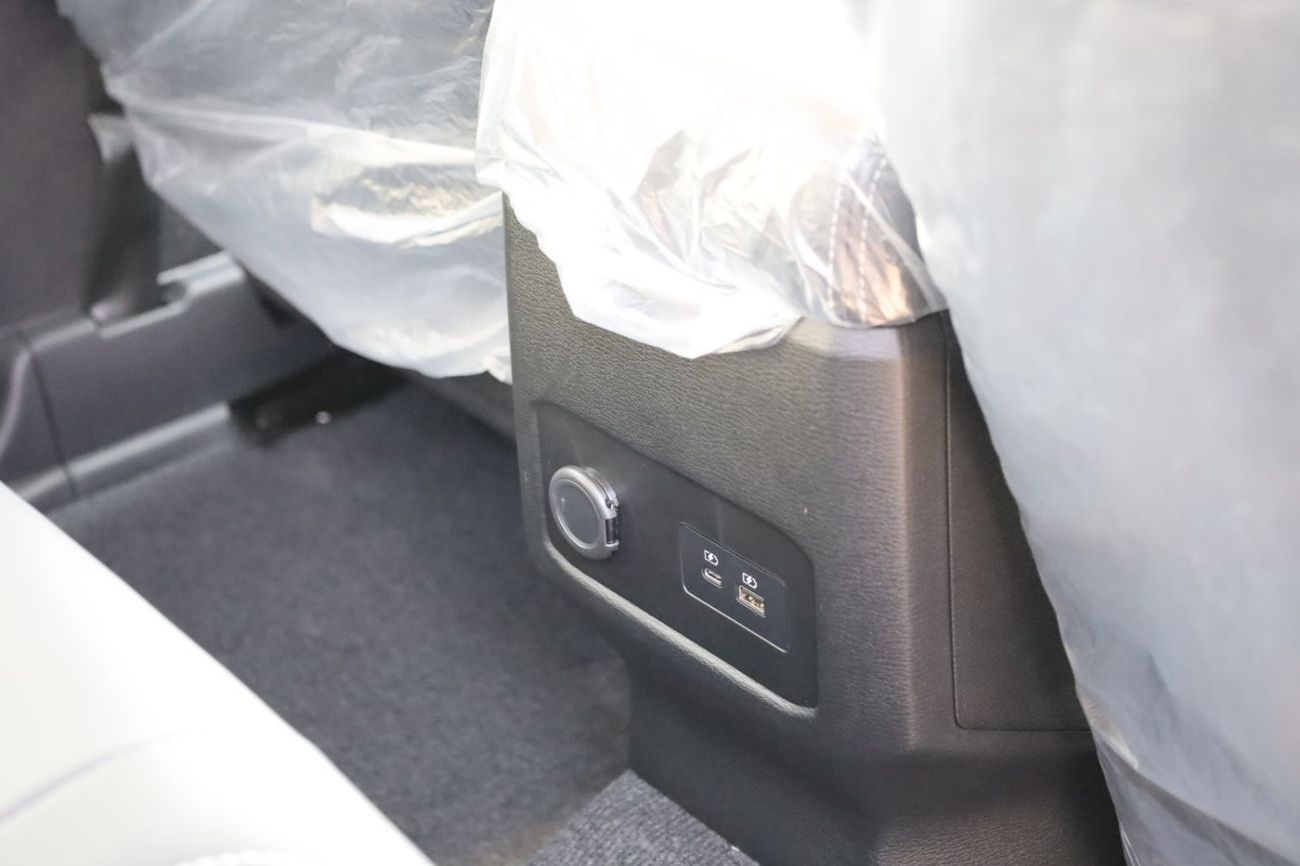Mitsubishi L200 DC SPORTERO 4WD 2.4L DIESEL AUTOMATIC TRANSMISSION ( FOR RE-EXPORT OUTSIDE GCC COUNTRIES)