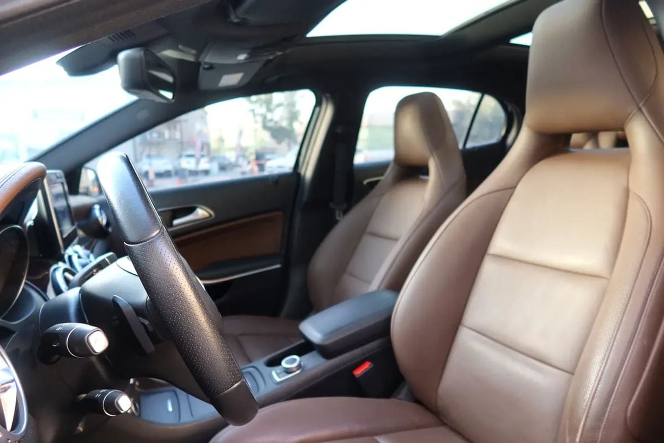 Mercedes Benz GLA250 GLA 250 4MATIC | 88,000 KM | Panoramic Roof