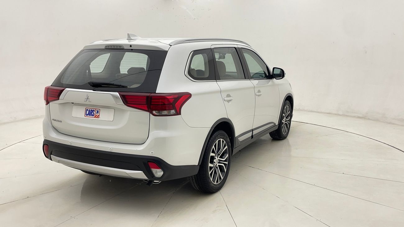 ميتسوبيشي آوتلاندر GLX MID 2.4 | بدون دفعة مقدمة | اختبار القيادة في المنزل