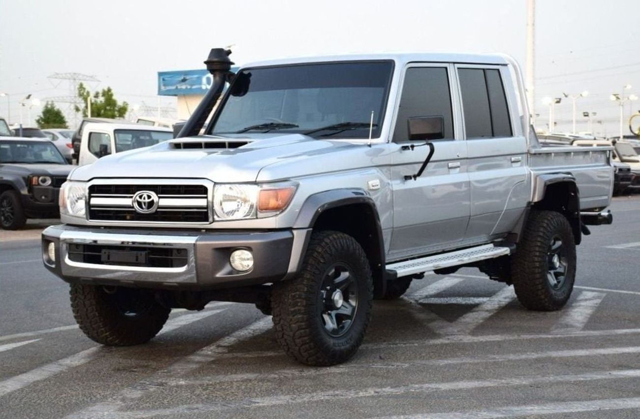 تويوتا لاند كروزر بيك آب 4.5L 8cyl Diesel, Manual, Four Wheel (Right hand)